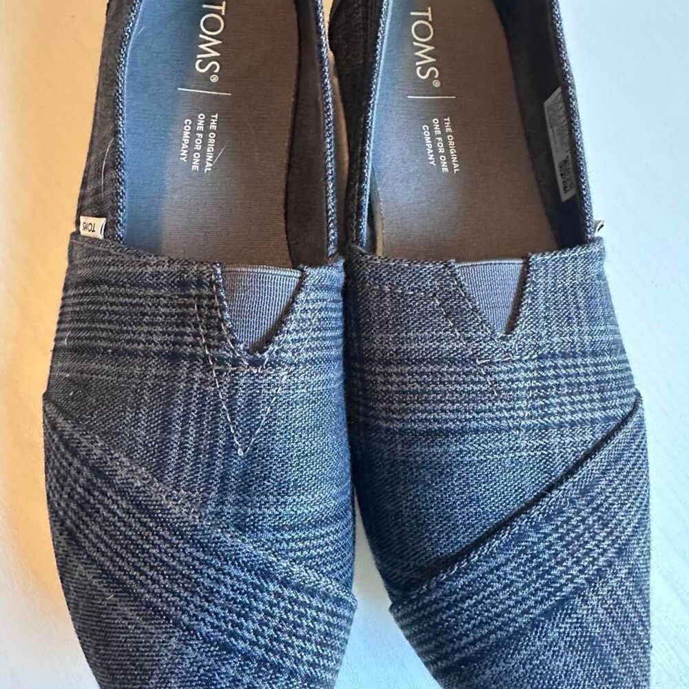 Toms Women's Navy and Blue Loafers